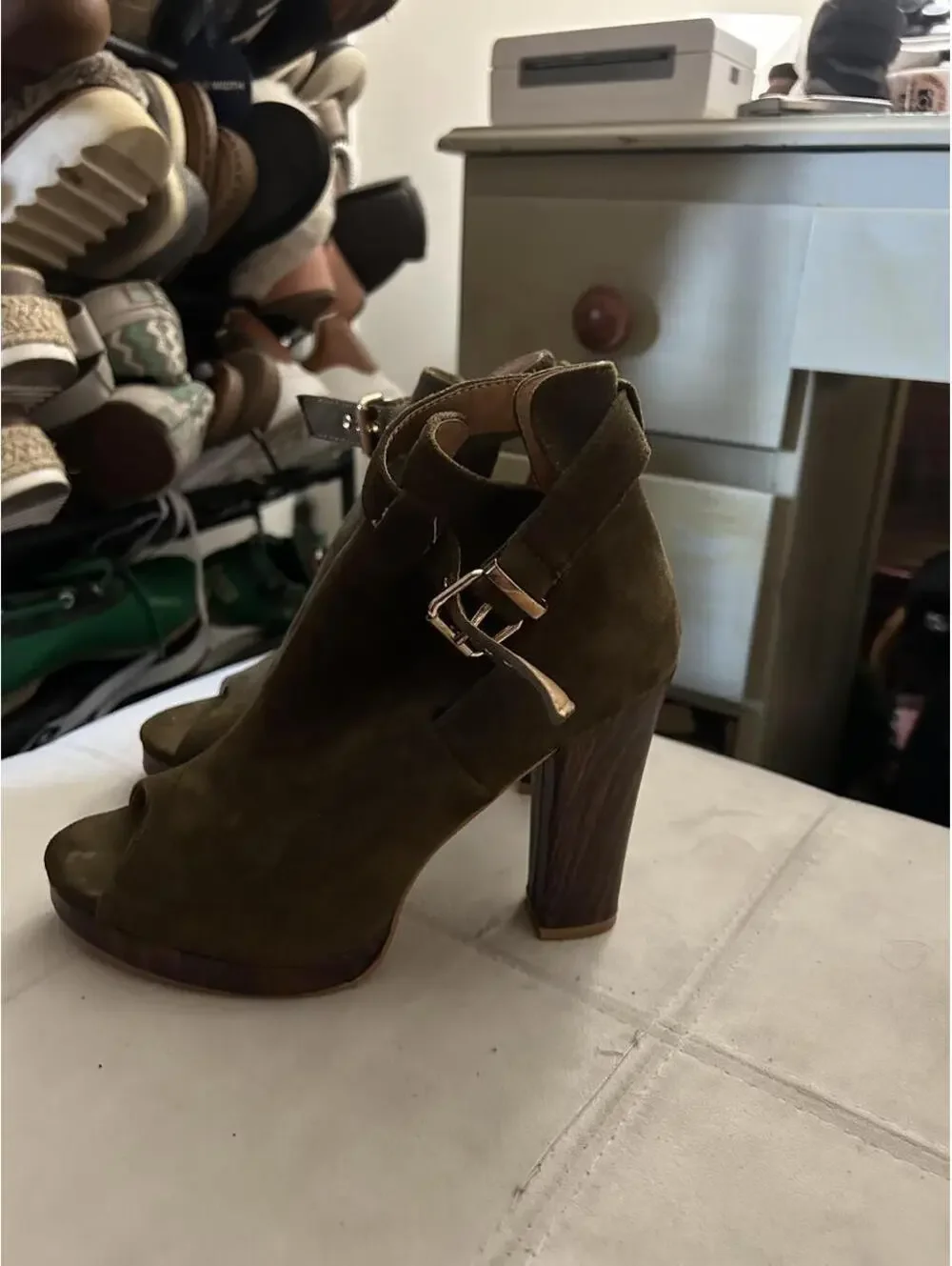 Jolimall Olive green sued peep toe platform ankle booties size 7